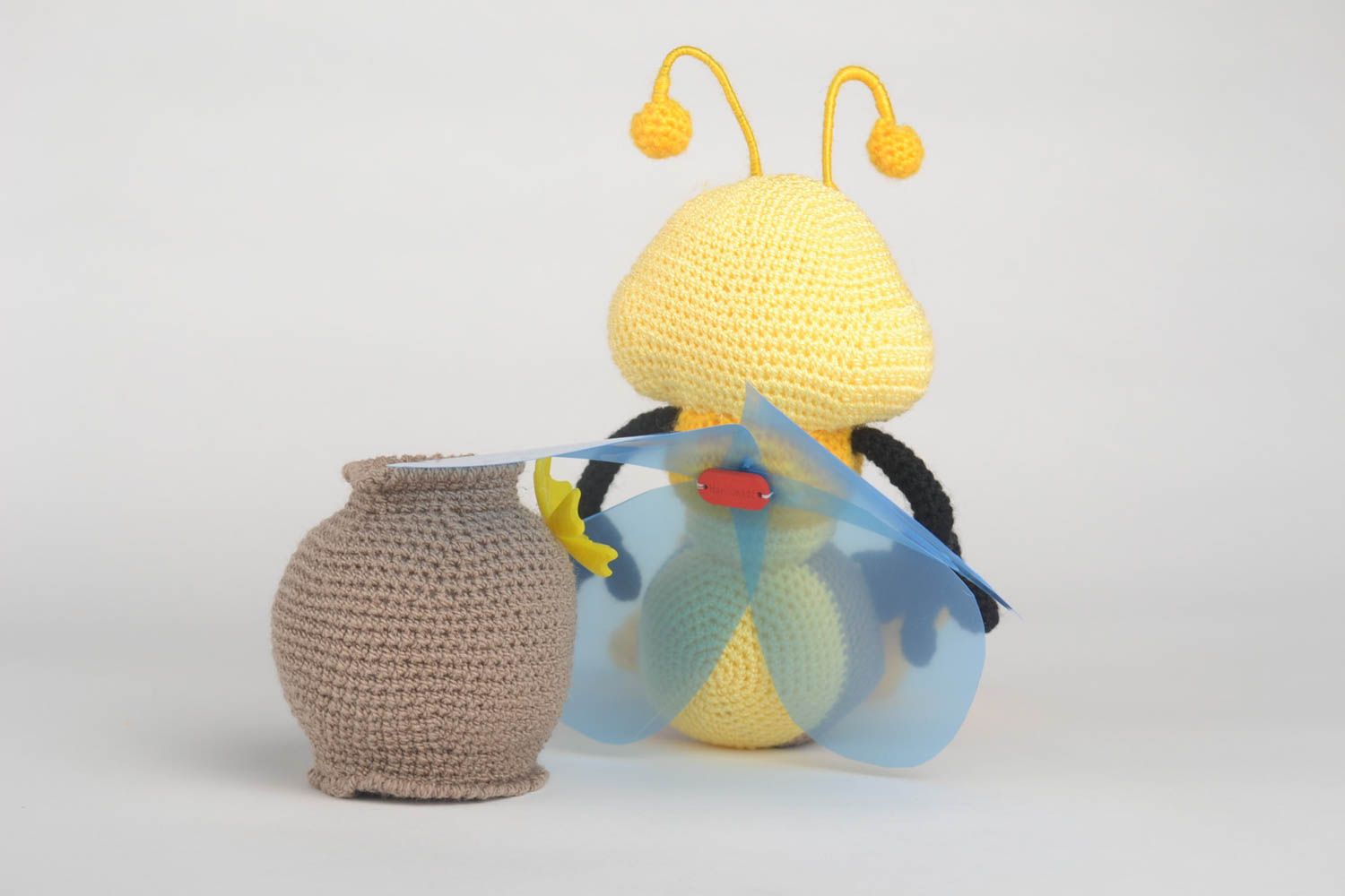 Handmade Kinder Spielzeug Häkel Kuscheltier Plüschtier Biene Stoff Tier mit Krug foto 5