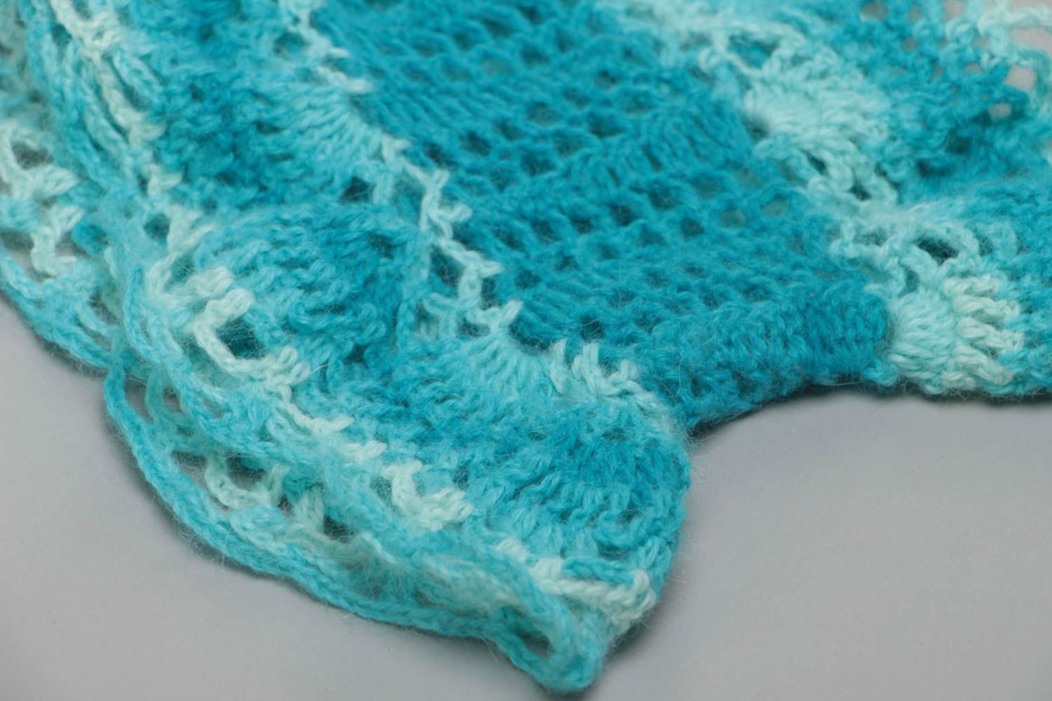Écharpe en mohair bleu ciel ajourée tricotée au crochet faite main pour femme photo 3