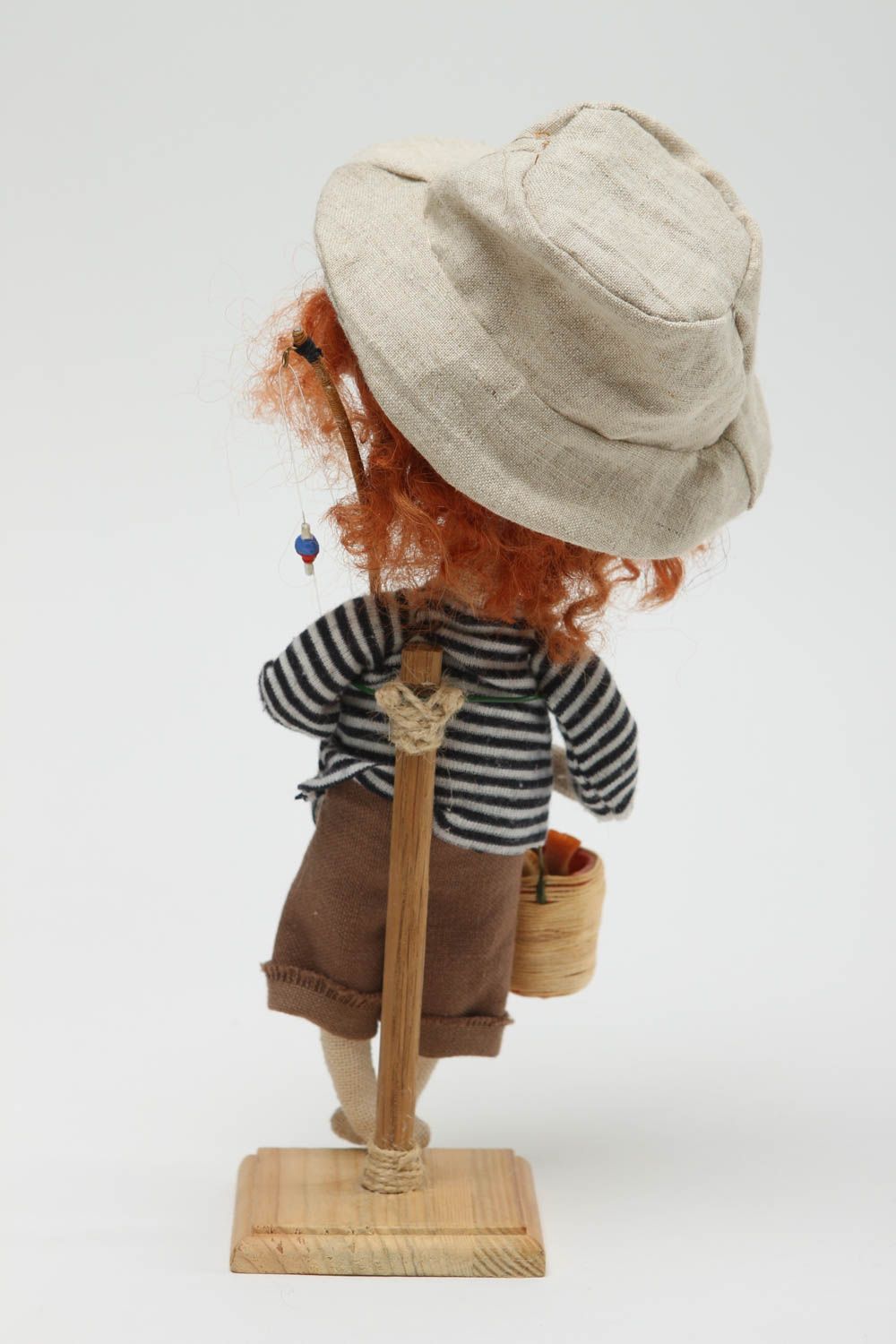 Poupée garçon faite main Figurine pêcheur en tissu sur support Cadeau original photo 4
