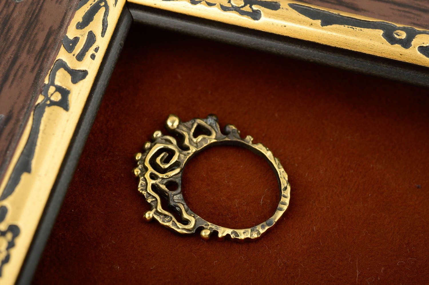 Handgemachter kleiner Finger Ring stilvoller Bronze Ring schöner Metall Schmuck foto 1