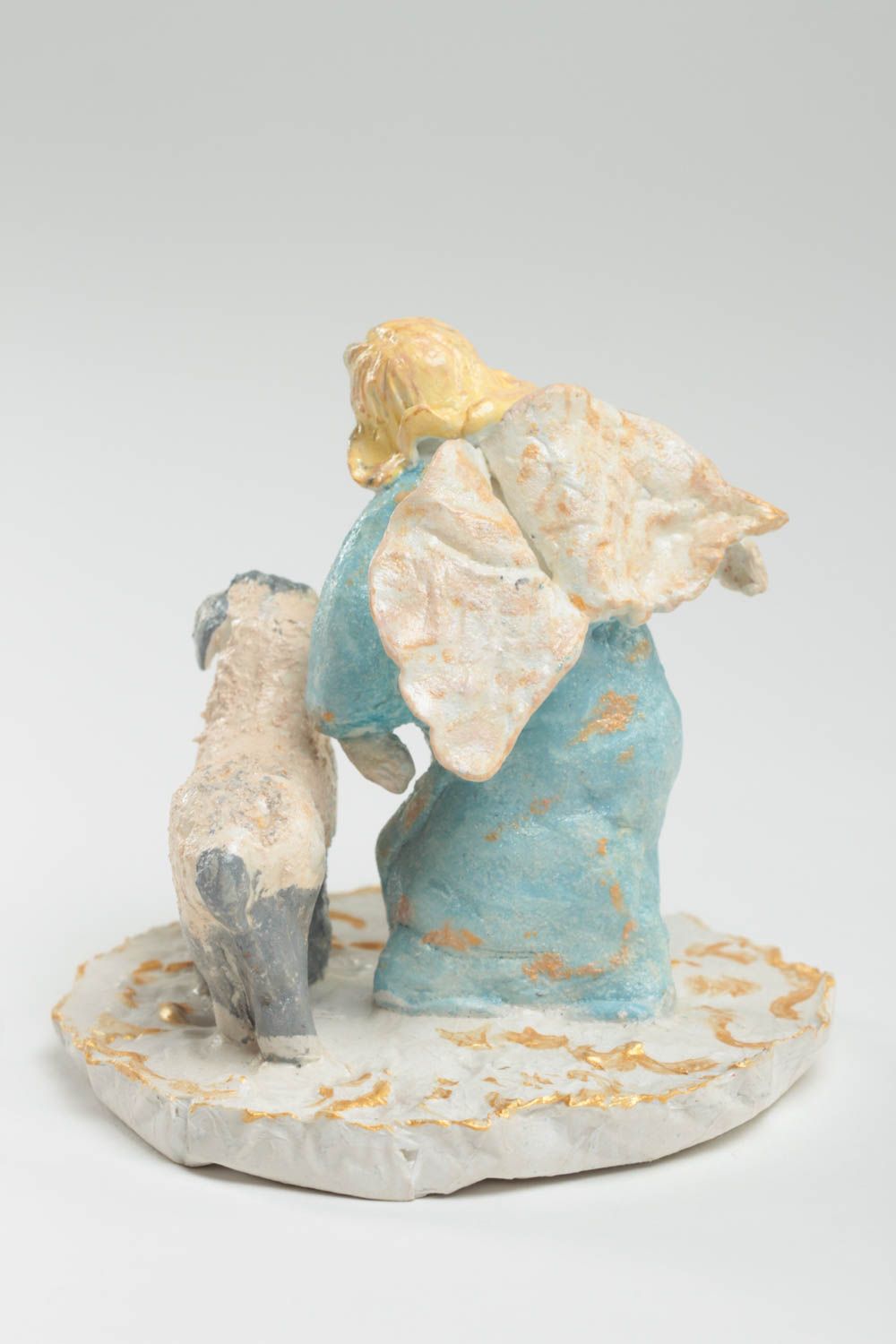 Статуэтка из полимерной глины в виде ангела с агнцем ручной работы оригинальная фото 5
