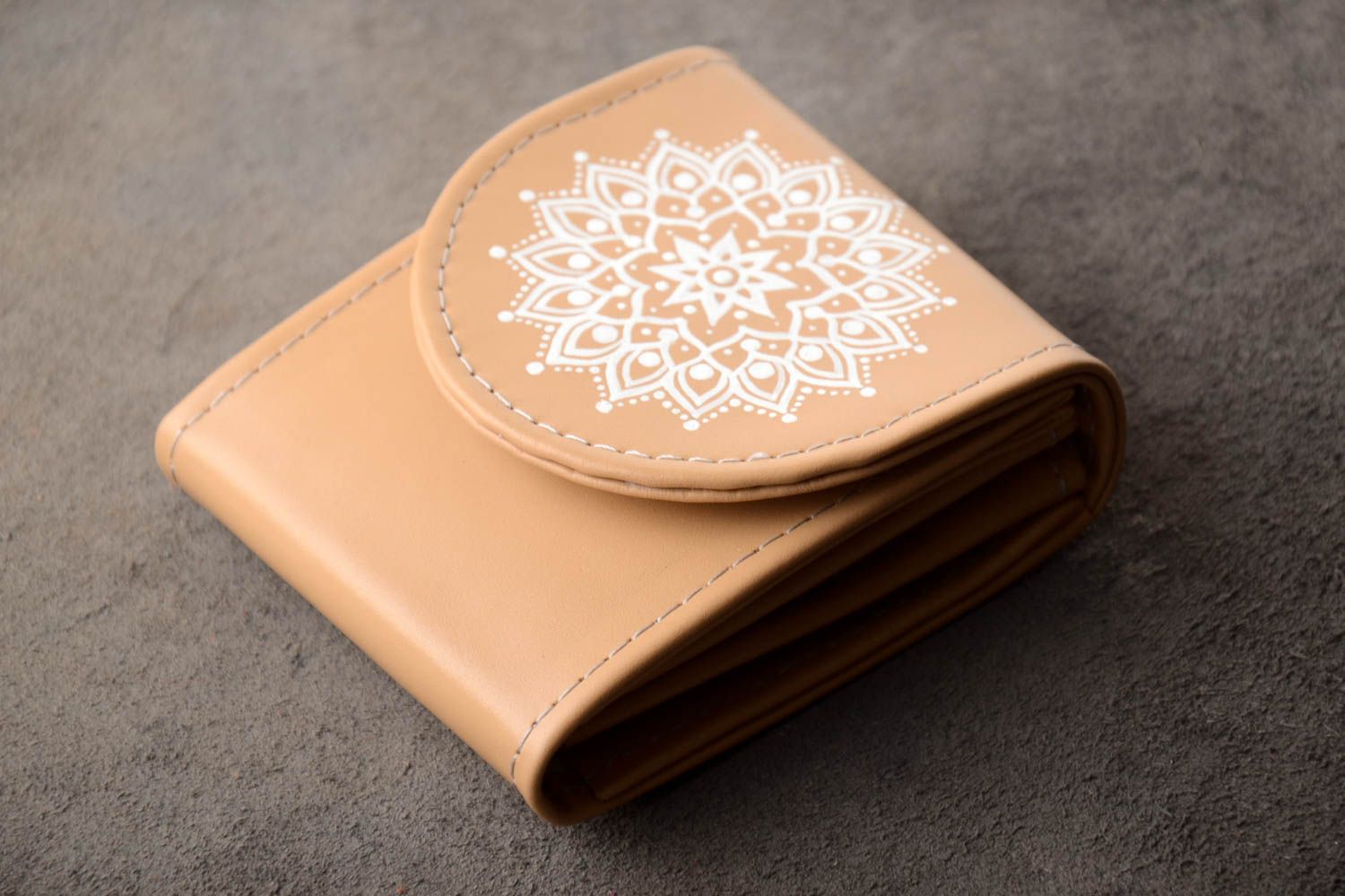 Cartera de piel beige hecha a mano billetera de mujer accesorio de moda foto 1