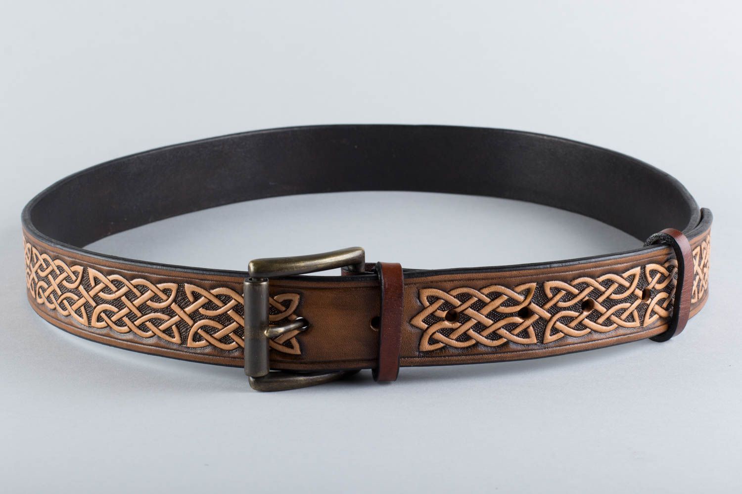 Cinturón de hombre de cuero natural marrón artesanal con hebilla de acero foto 5