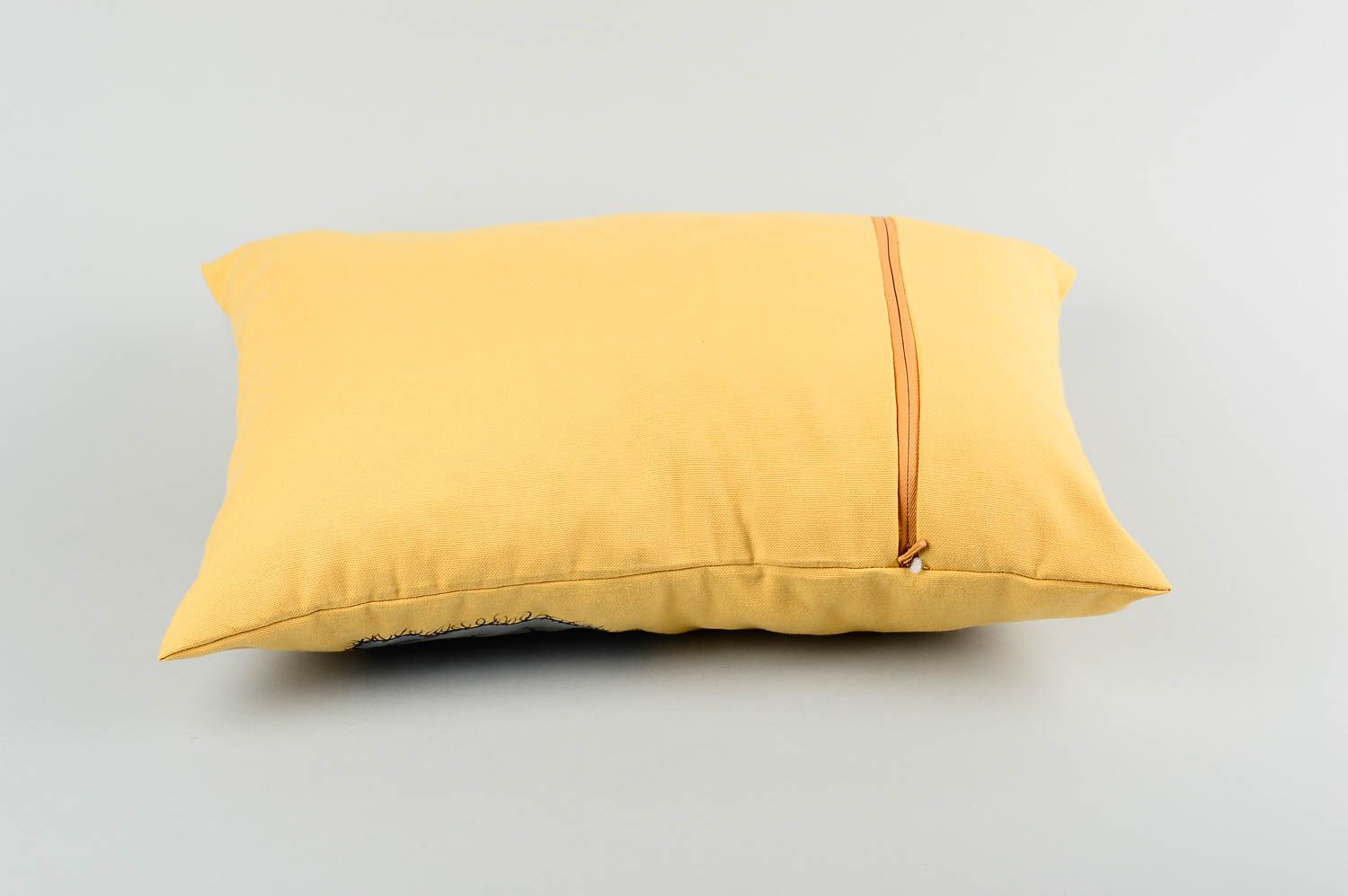 Подушка на диван ручной работы диванная подушка мишка декоративная подушка фото 4