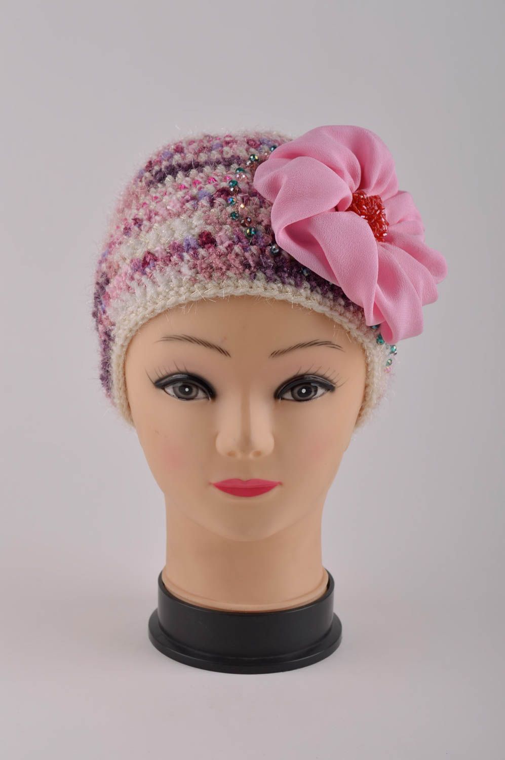 Chapeau tricot fait main Bonnet d'hiver grande fleur Vêtement pour femme design photo 3