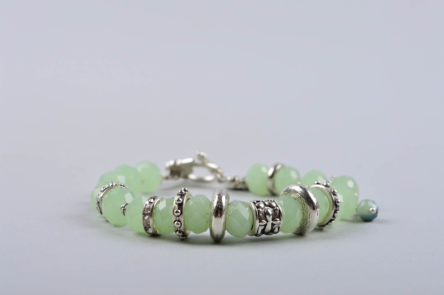 Bracelet cristaux vert pâle Bijou fait main avec libellule Cadeau pour femme photo 4