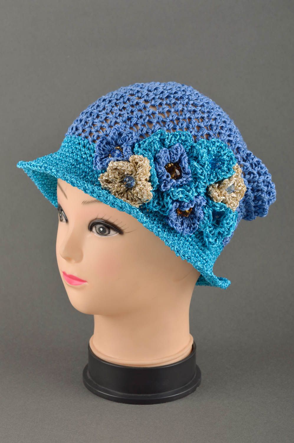 Handmade gehäkelter Hut Designer Accessoire Hut mit Blumen für Damen blau foto 1