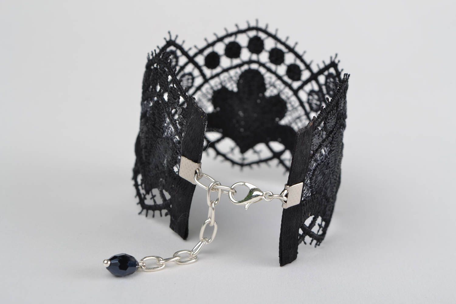 Bracelet en dentelle noir fait main élégant vintage avec perle en cristal photo 4