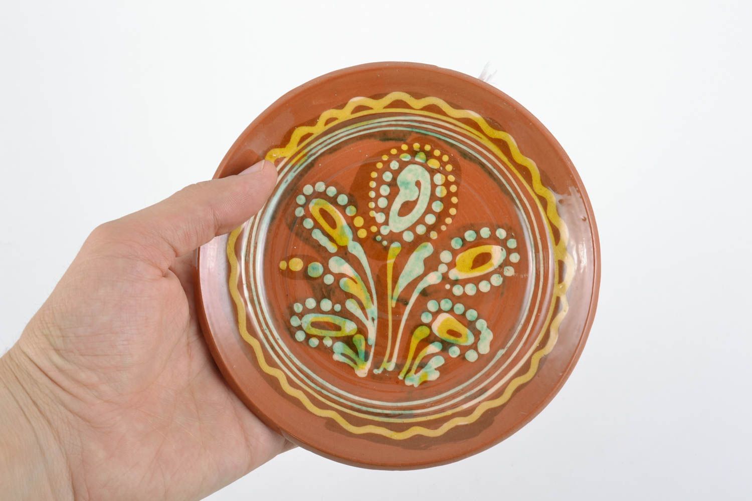 Декоративная керамическая тарелка коричневая с орнаментом ручной работы фото 2