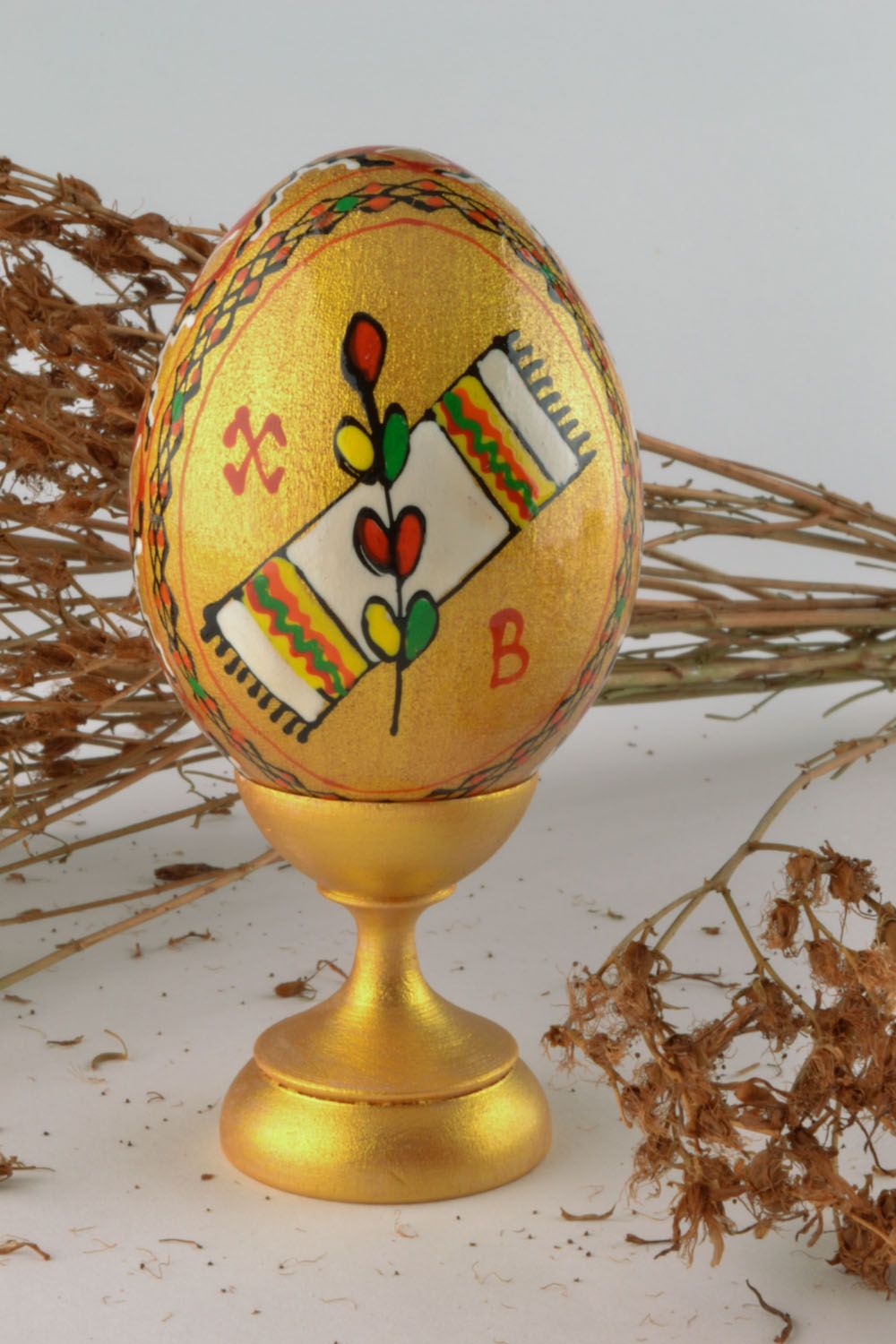 Пасхальное яйцо в золотистой цветовой гамме фото 1