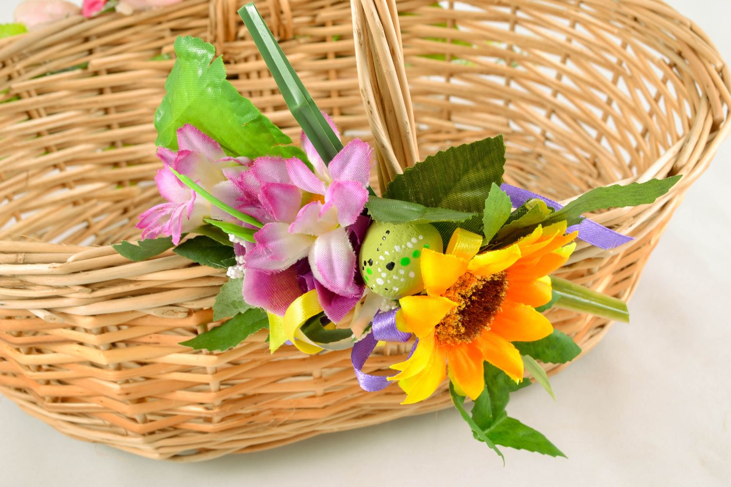 Decorative flowers for Easter basket photo 1