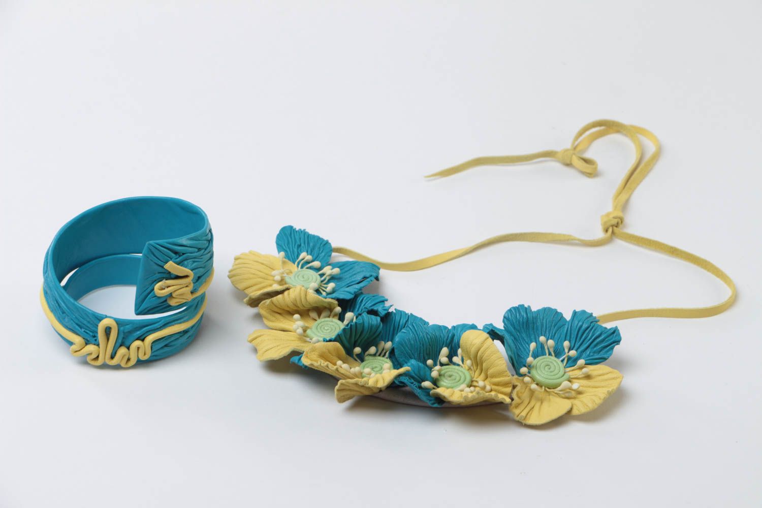 Set de bijoux en cuir naturel drapé faits main bracelet et collier bleu jaune photo 2