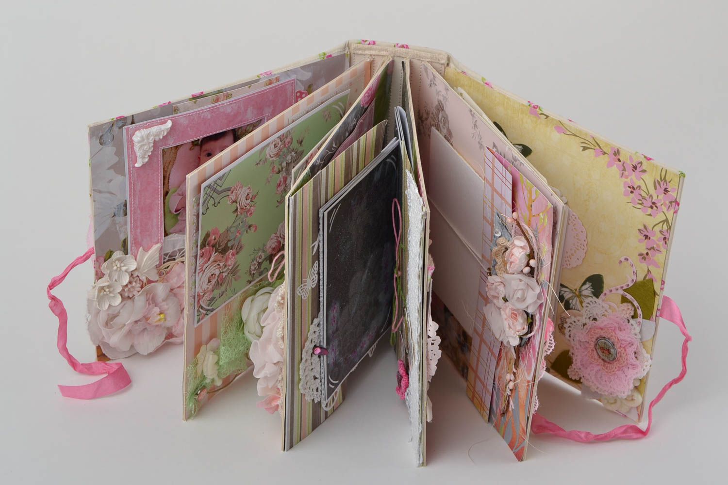 Детский скрап альбом ручной работы красивый в розовых тонах яркий для девочки фото 4