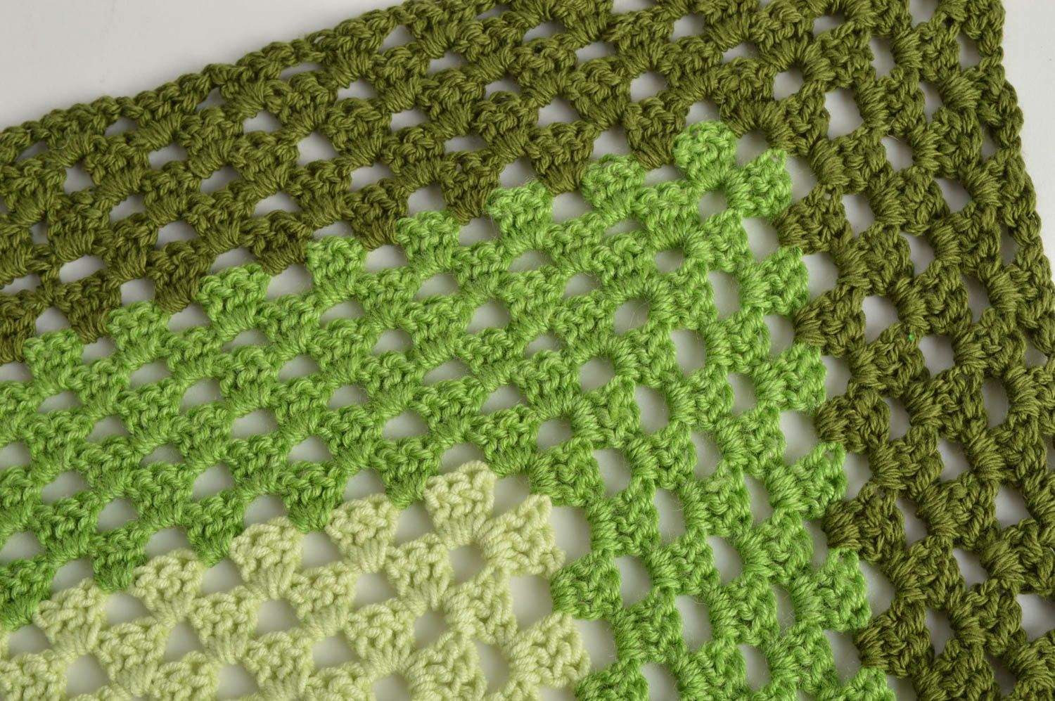 Napperon tricoté vert carré ajouré fait main au crochet en fils de demi-coton photo 4