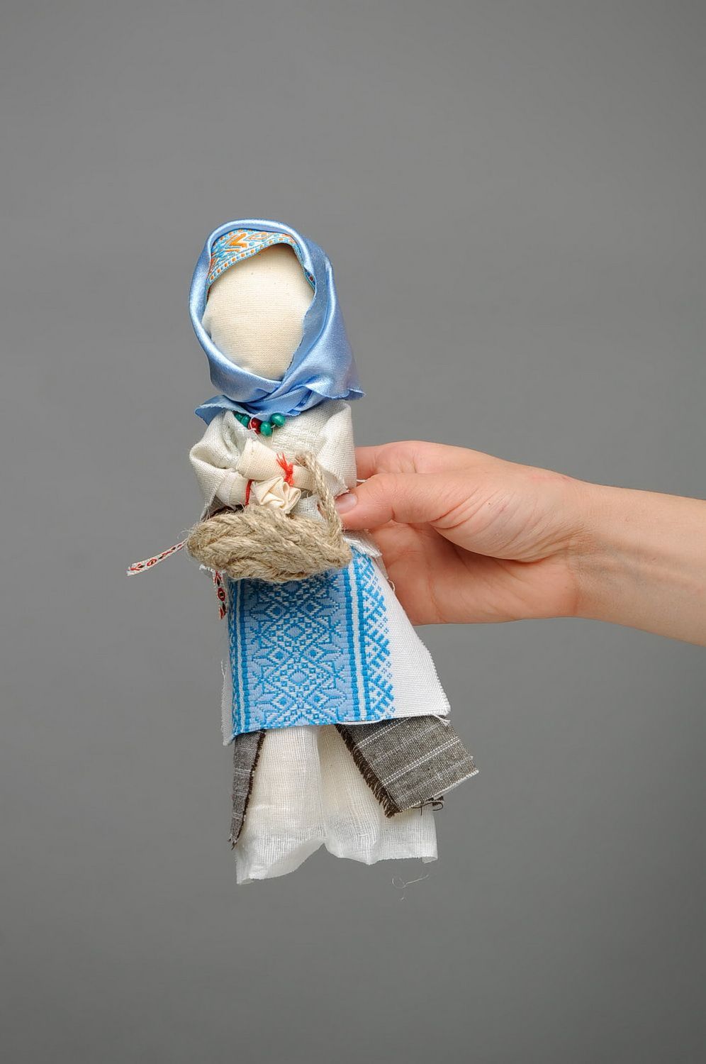 Bambola etnica di stoffa fatta a mano amuleto talismano slavo foto 2
