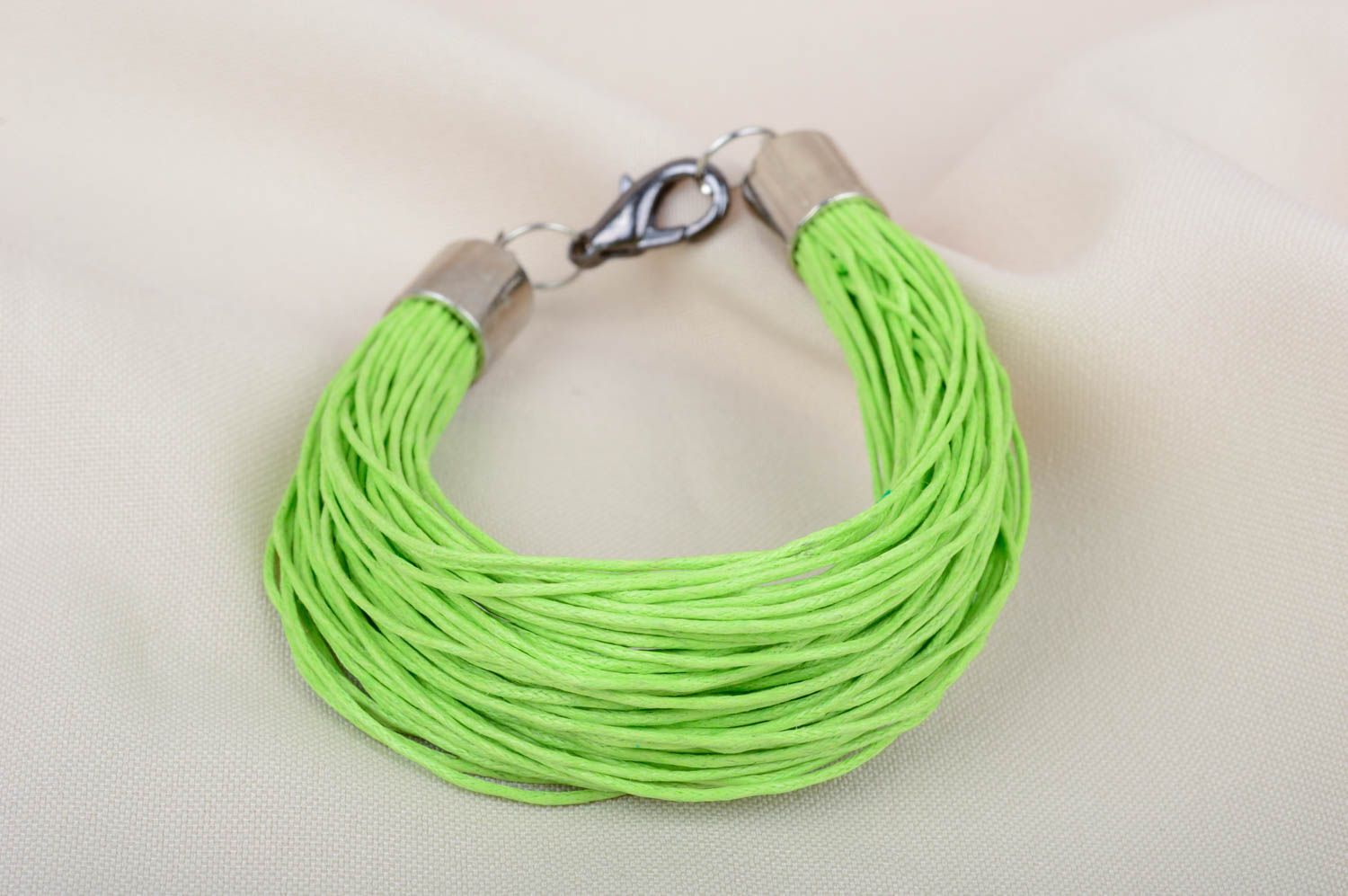Bracelet fantaisie Bijou fait main fils vert fluo Accessoire pour femme photo 2
