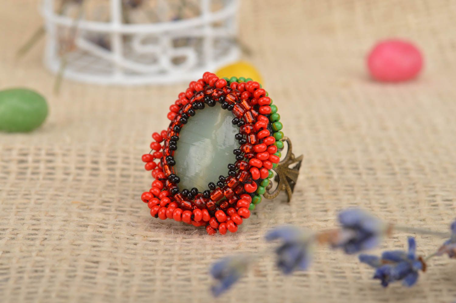 Кольцо из бисера и камня красное красивое необычное в виде цветка ручная работа фото 1