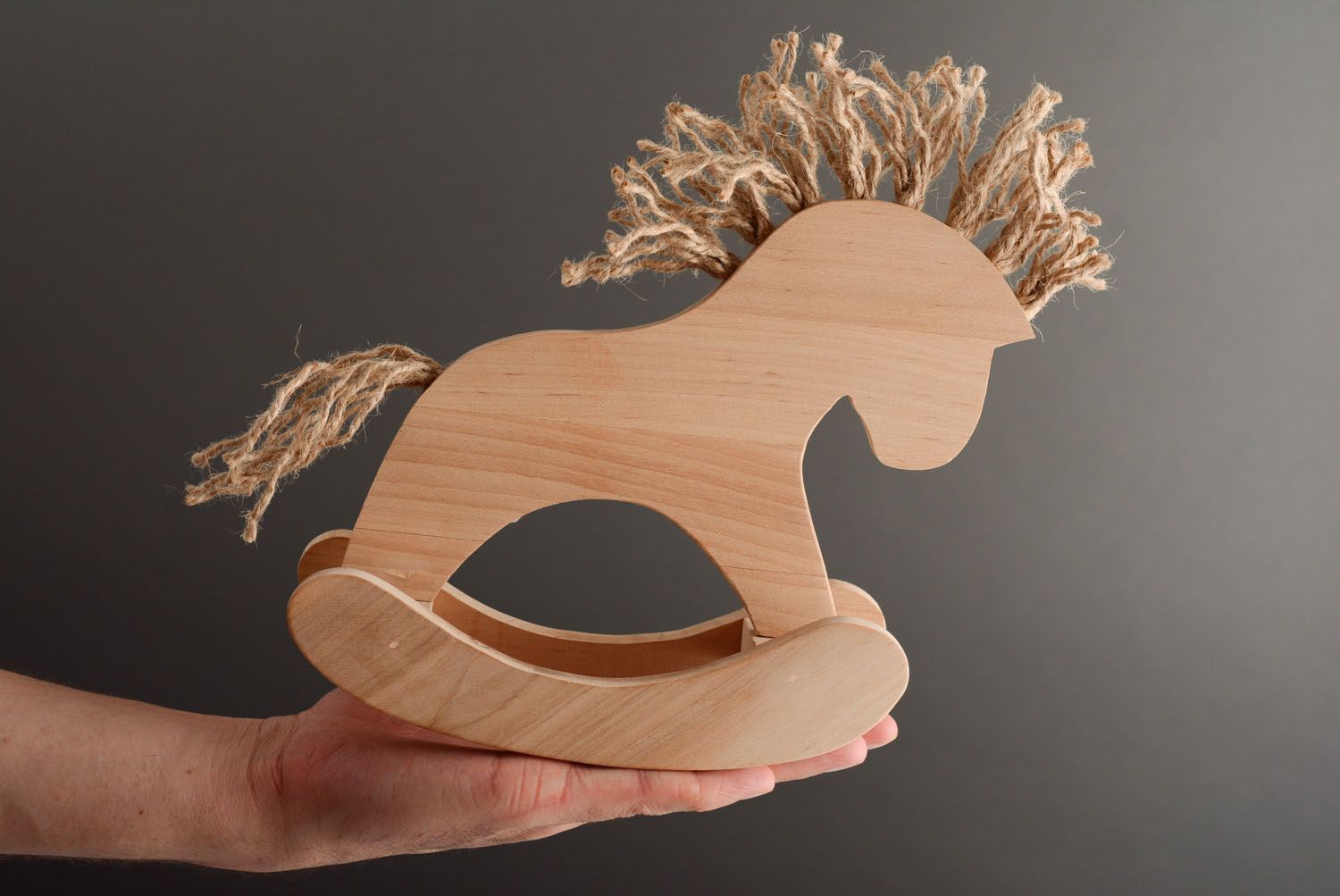 Modèle de jouet cheval de bois fait main photo 3