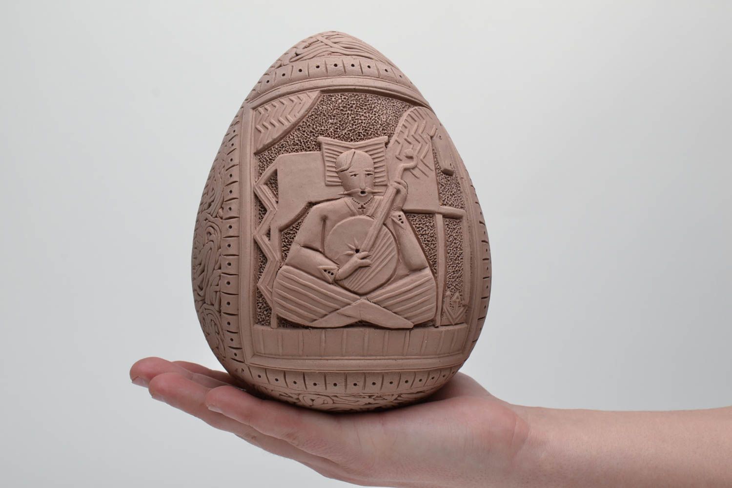 Яйцо ручной работы из глины расписное фото 5