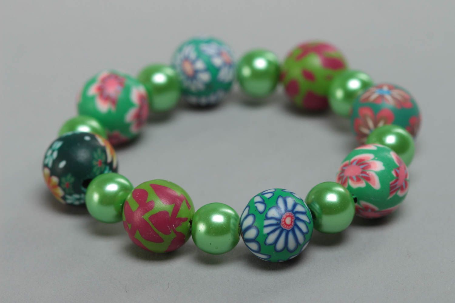 Bracelet pour fillette perles en céramique et en pâte polymère vert fait main photo 4