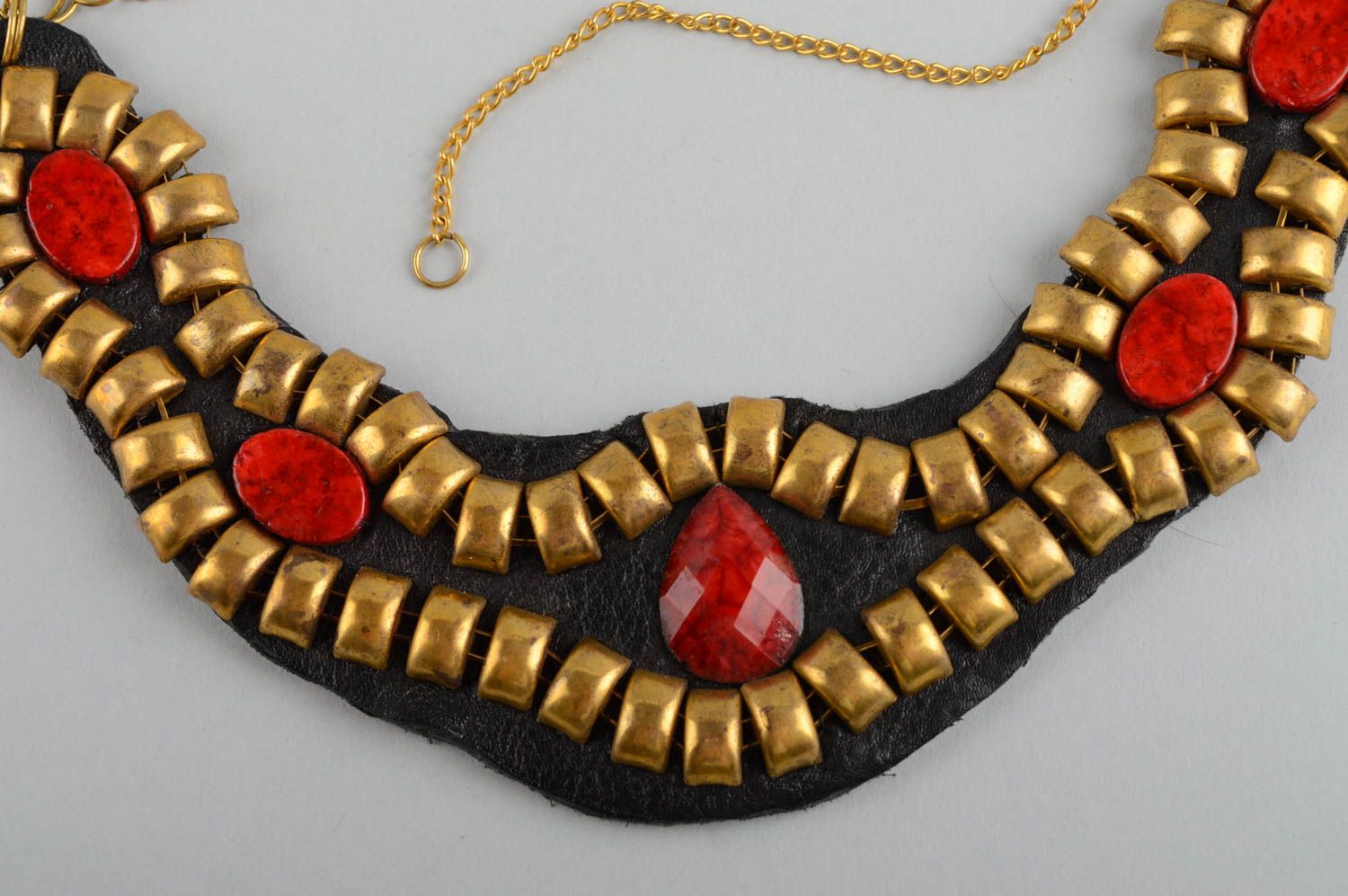 Collier en cuir Bijou fait main Cadeau femme chaîne rouge noir doré vintage photo 5