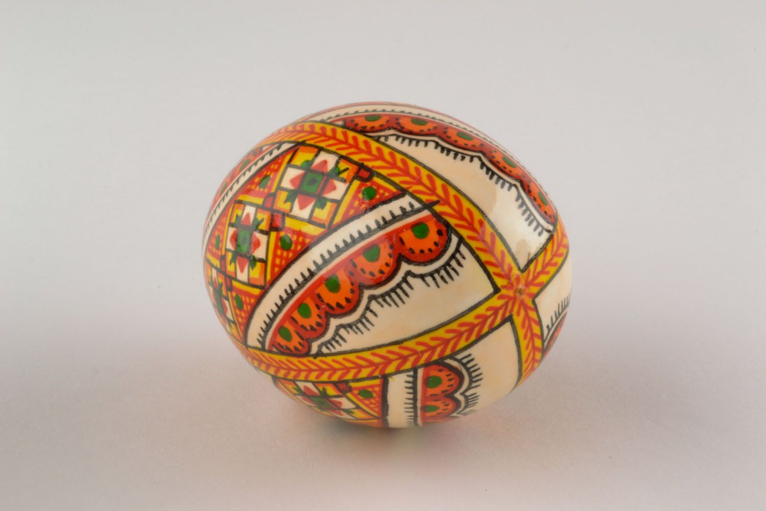 Wooden egg with ethnic painting photo 4