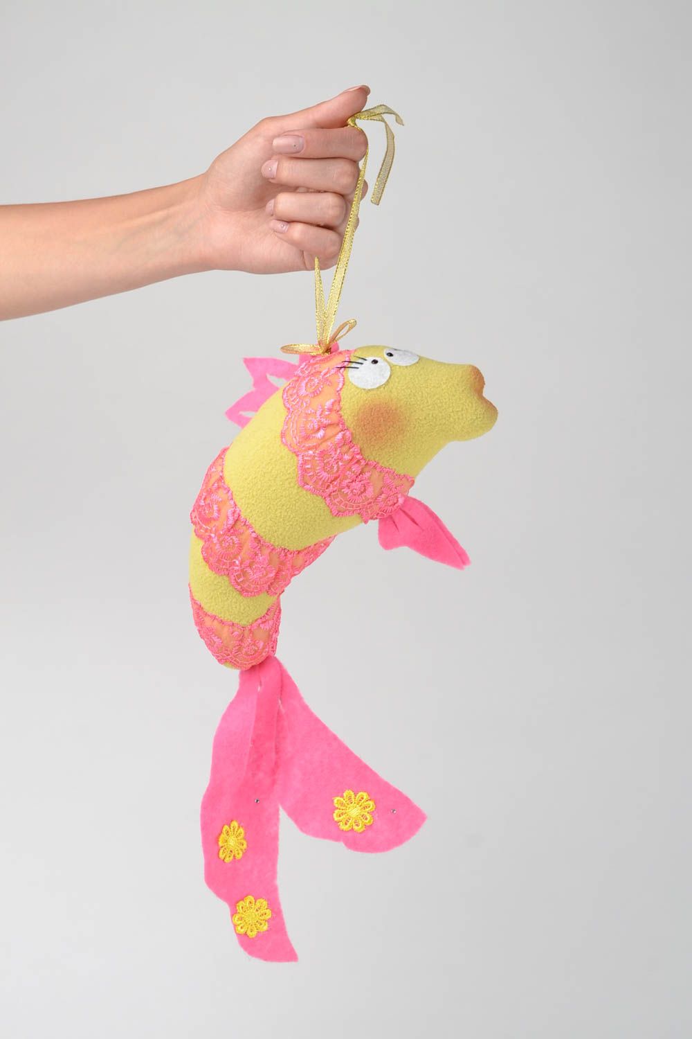 Игрушка ручной работы текстильная игрушка подарок для ребенка в виде рыбки фото 2