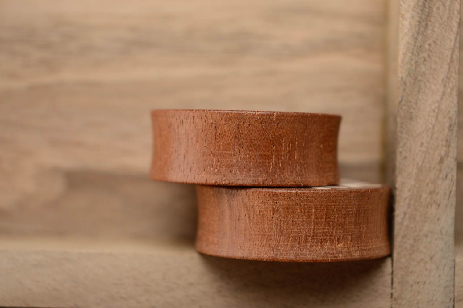 Piercings plugs faits main originaux en bois photo 2