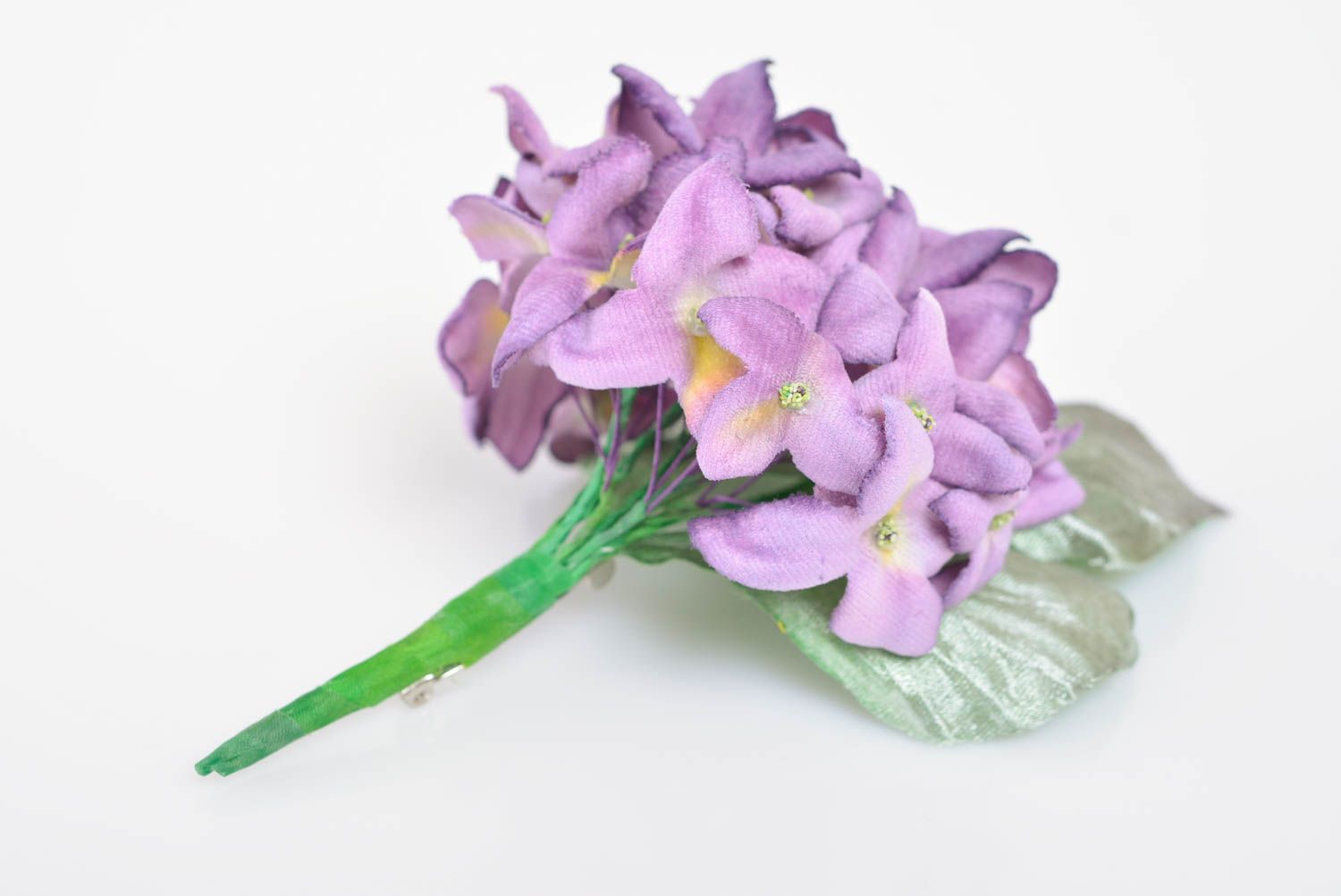 Тканевая брошь ручной работы в виде цветка гортензии шелковая красивая фото 4