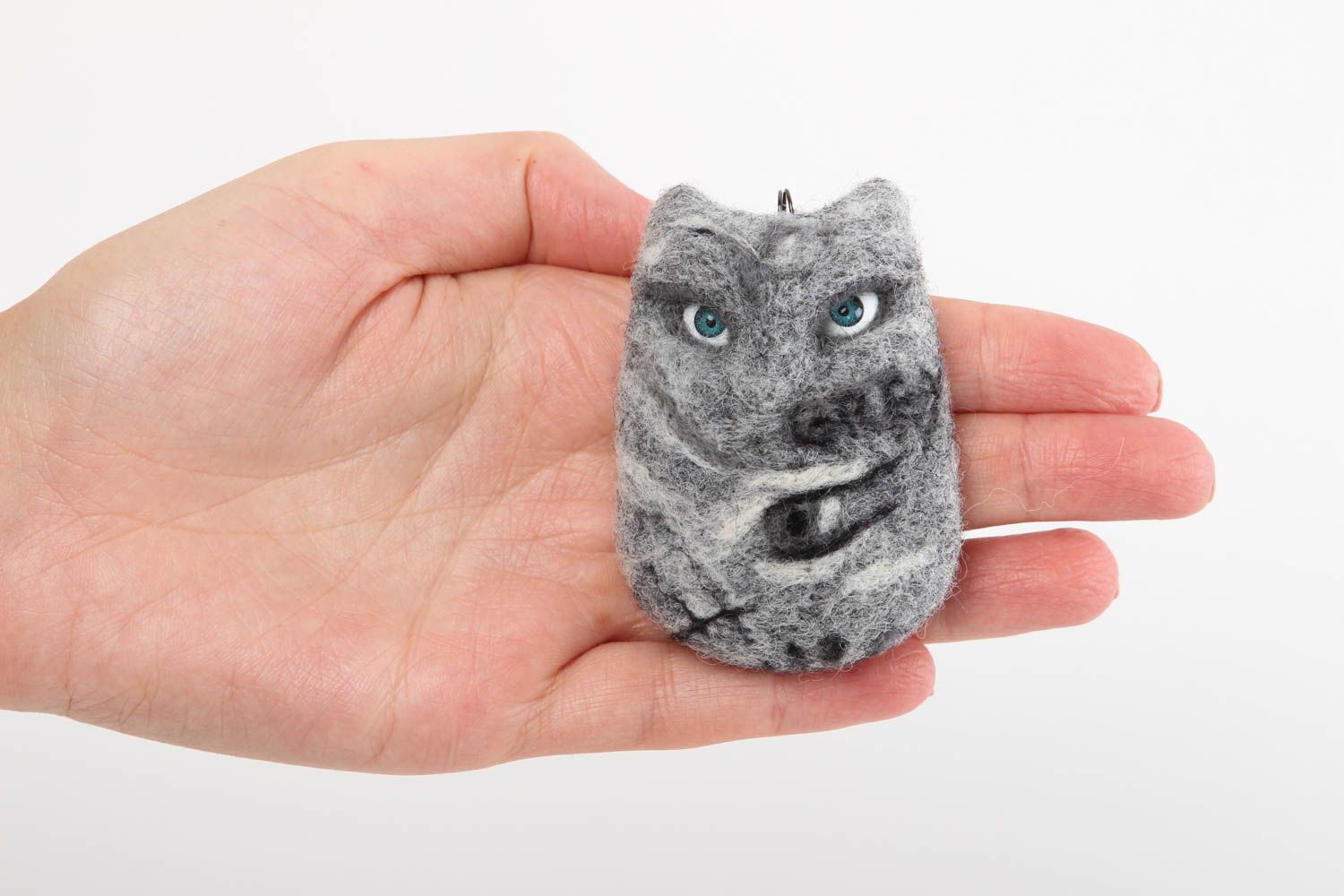 Pendentif fantaisie Bijou fait main chat gris en laine Accessoire femme photo 5