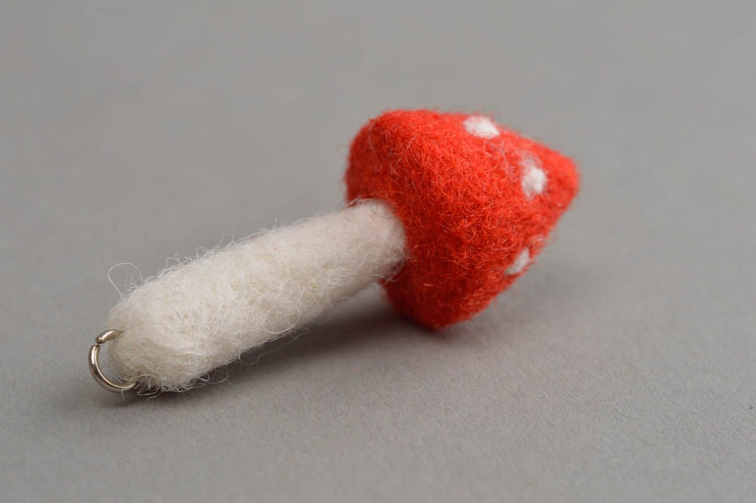 Pendentif champignon fait main en laine technique de feutrage stylé unisexe photo 3