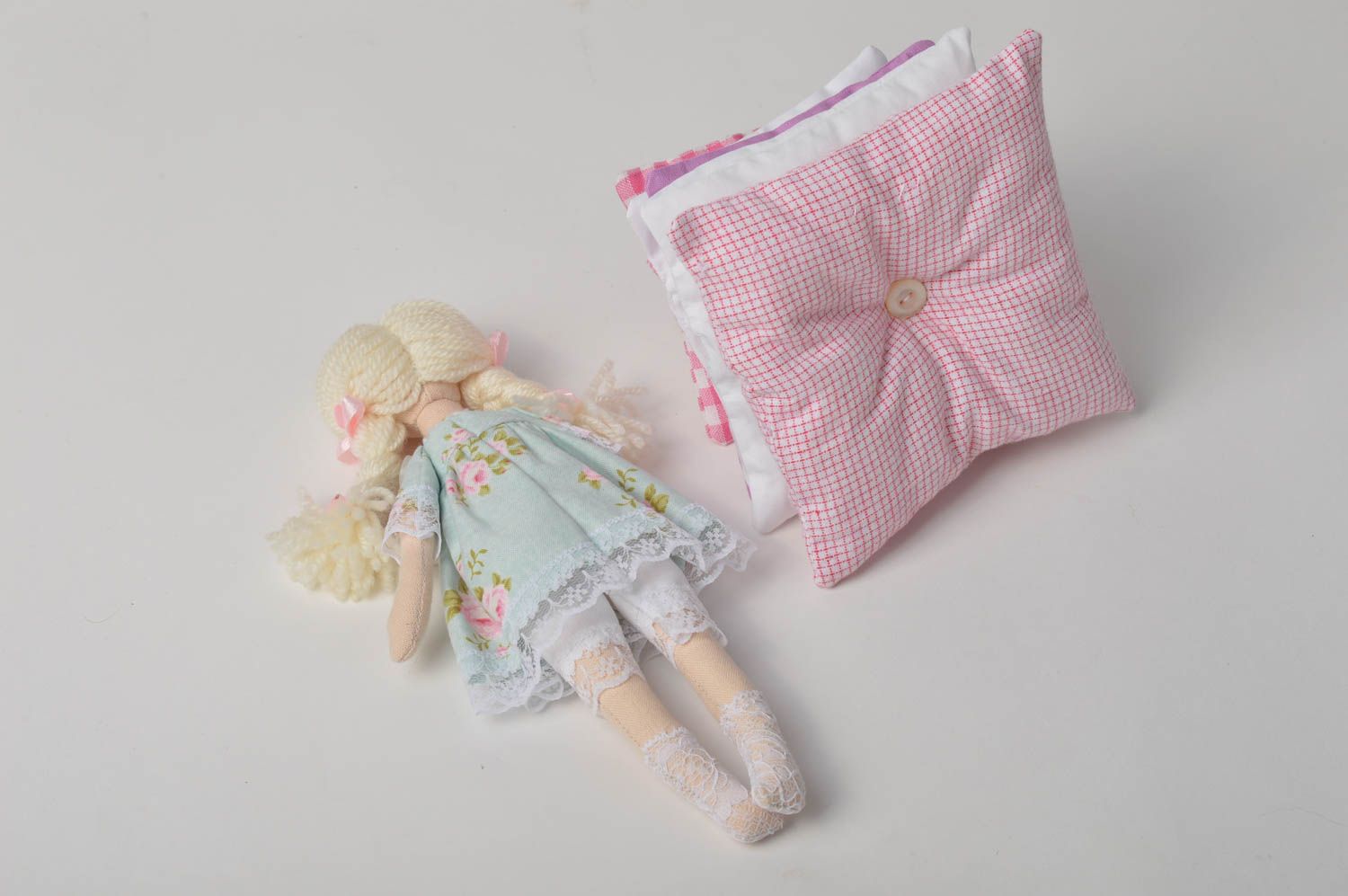 Кукла ручной работы авторская кукла интерьерная тряпичная кукла и подушки фото 4