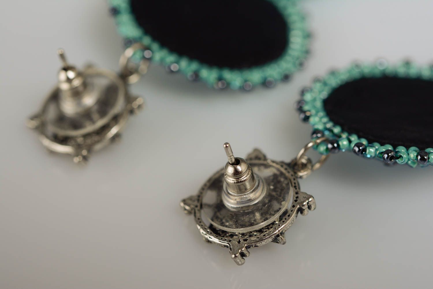 Glasperlen Ohrringe mit Howlith Strass Steinen in Türkisblau handgemacht foto 5