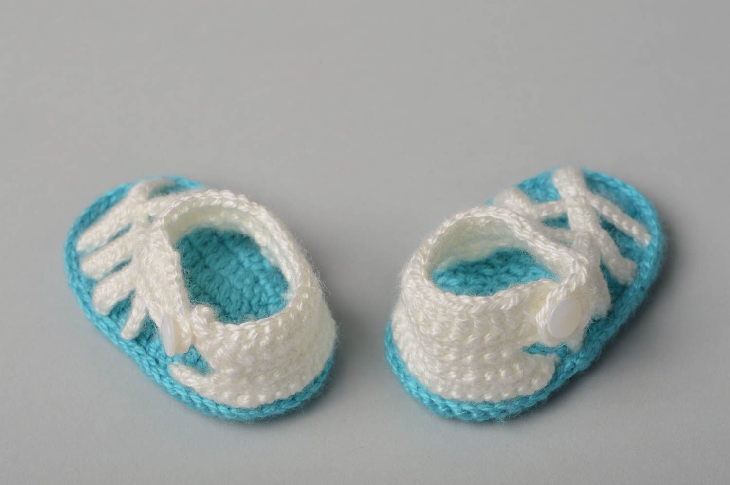 Chaussons bébé faits main Chaussures bébé au crochet bleus Vêtement bébé photo 5