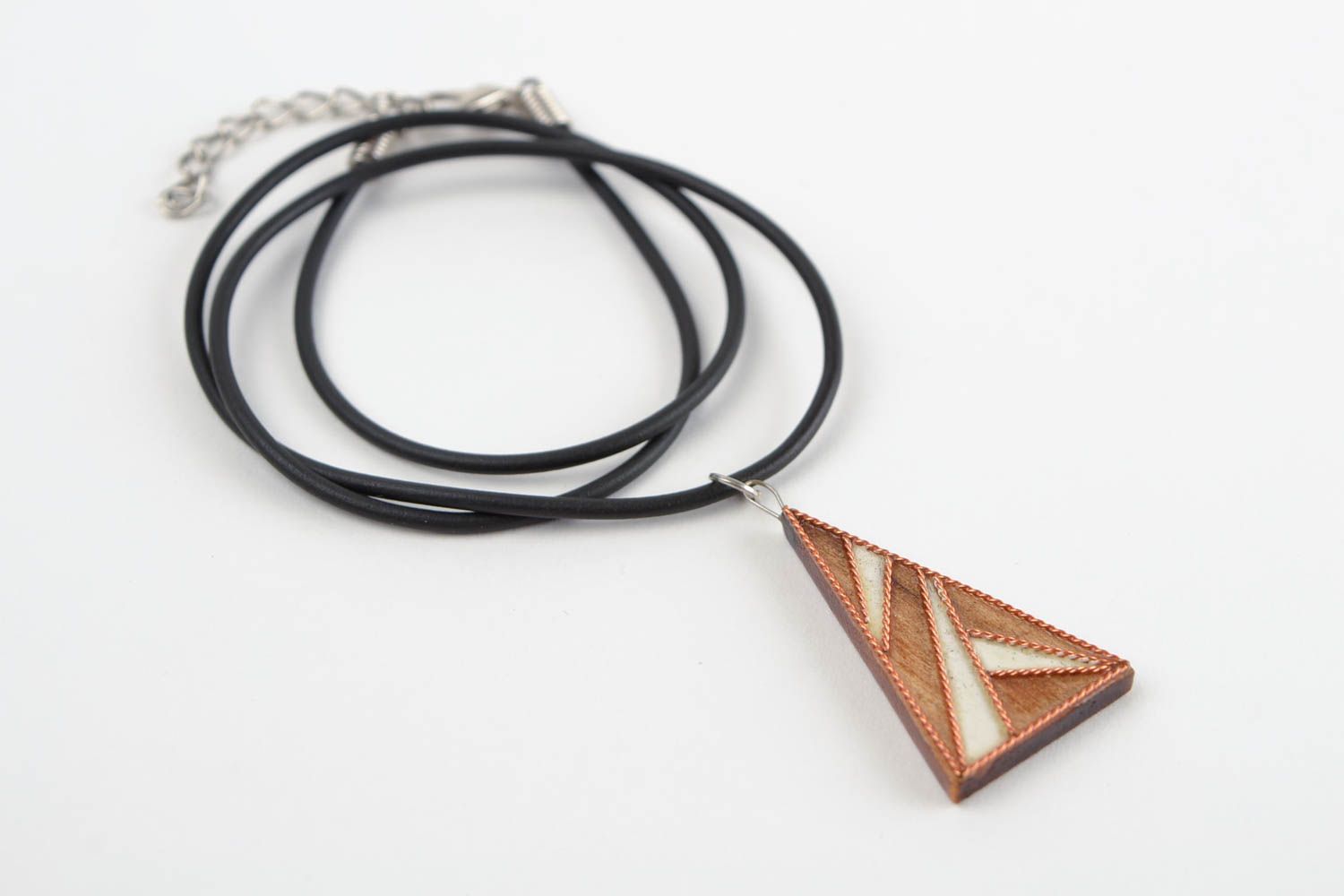 Pendentif triangle Bijou fait main en bois design original Cadeau femme photo 2