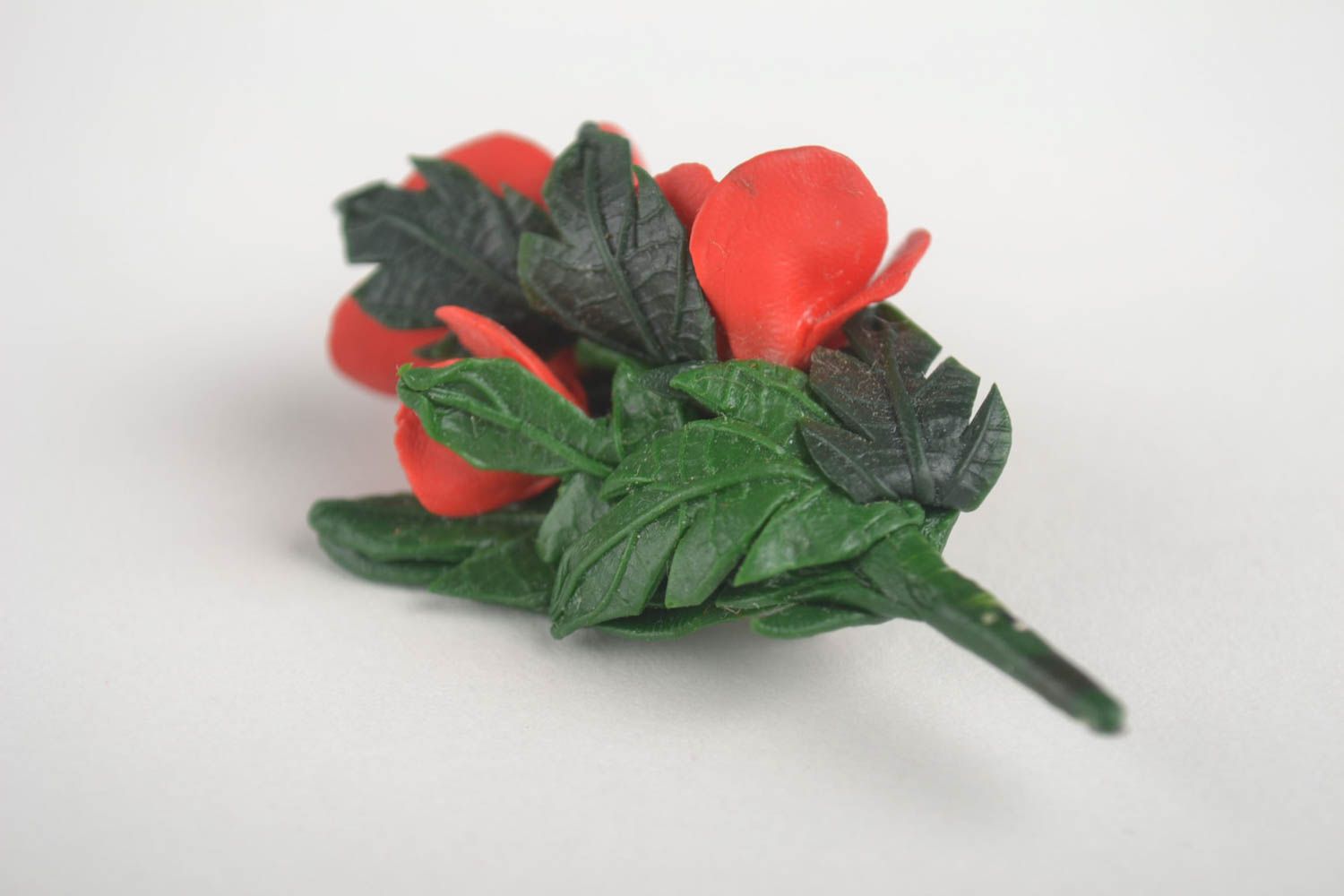 Broche fleurs rouges Bijou fait main en porcelaine froide Cadeau pour femme photo 4