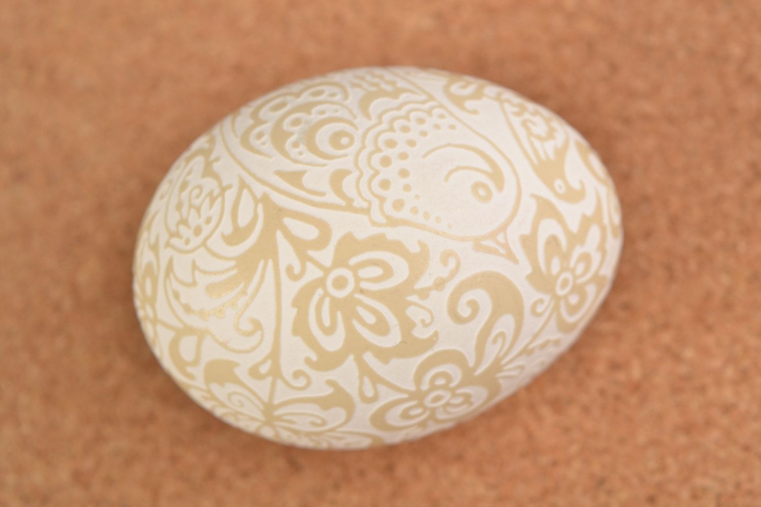 Handmade decorative Easter chicken egg with flower pattern vinegar etching technique photo 1
