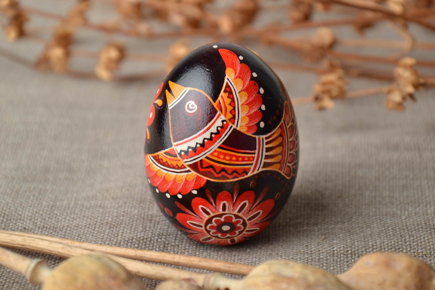 Huevo de Pascua pintado con tintes anilinas foto 1