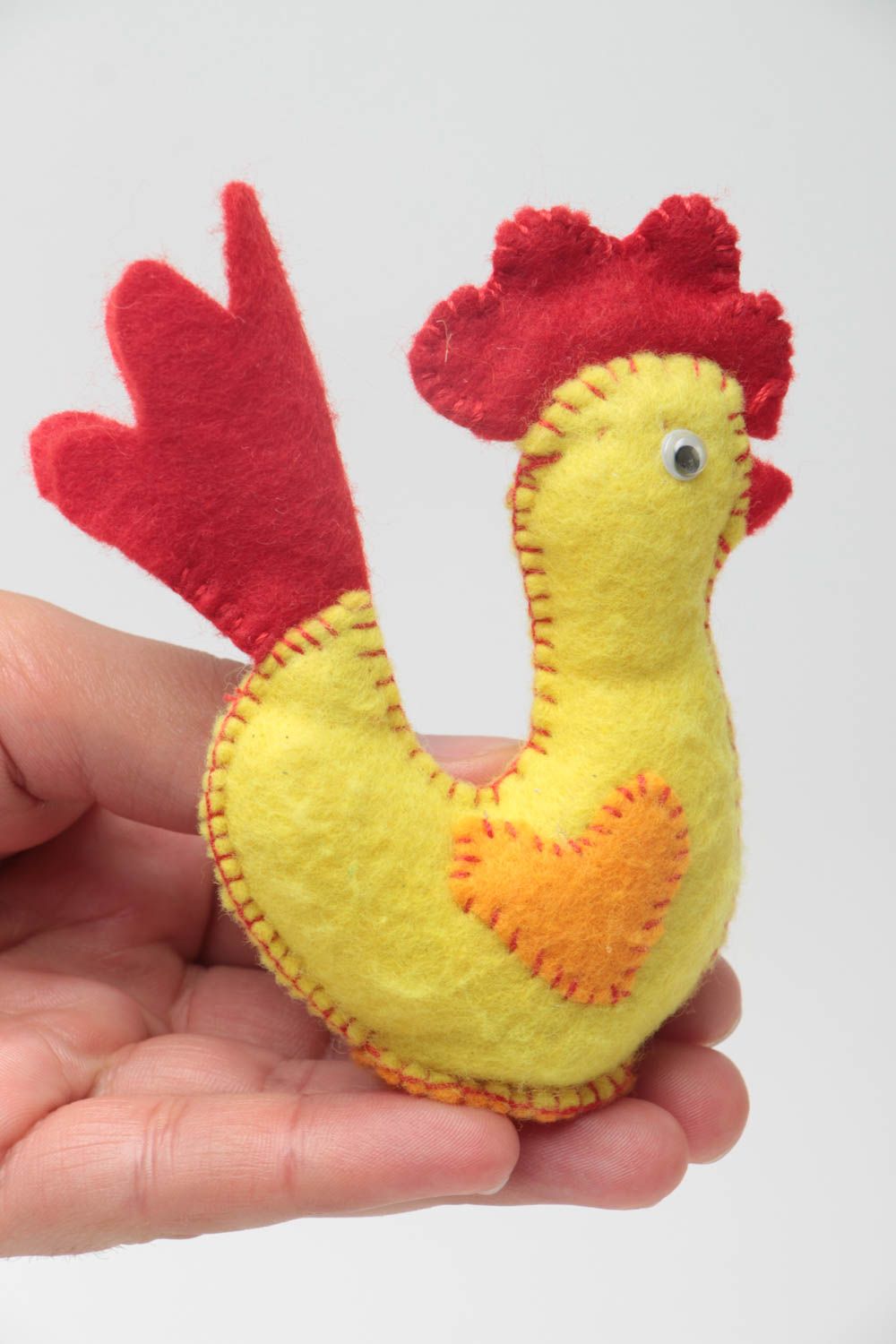 Juguete de tela artesanal decorativo cosido a mano con forma de gallo amarillo foto 5