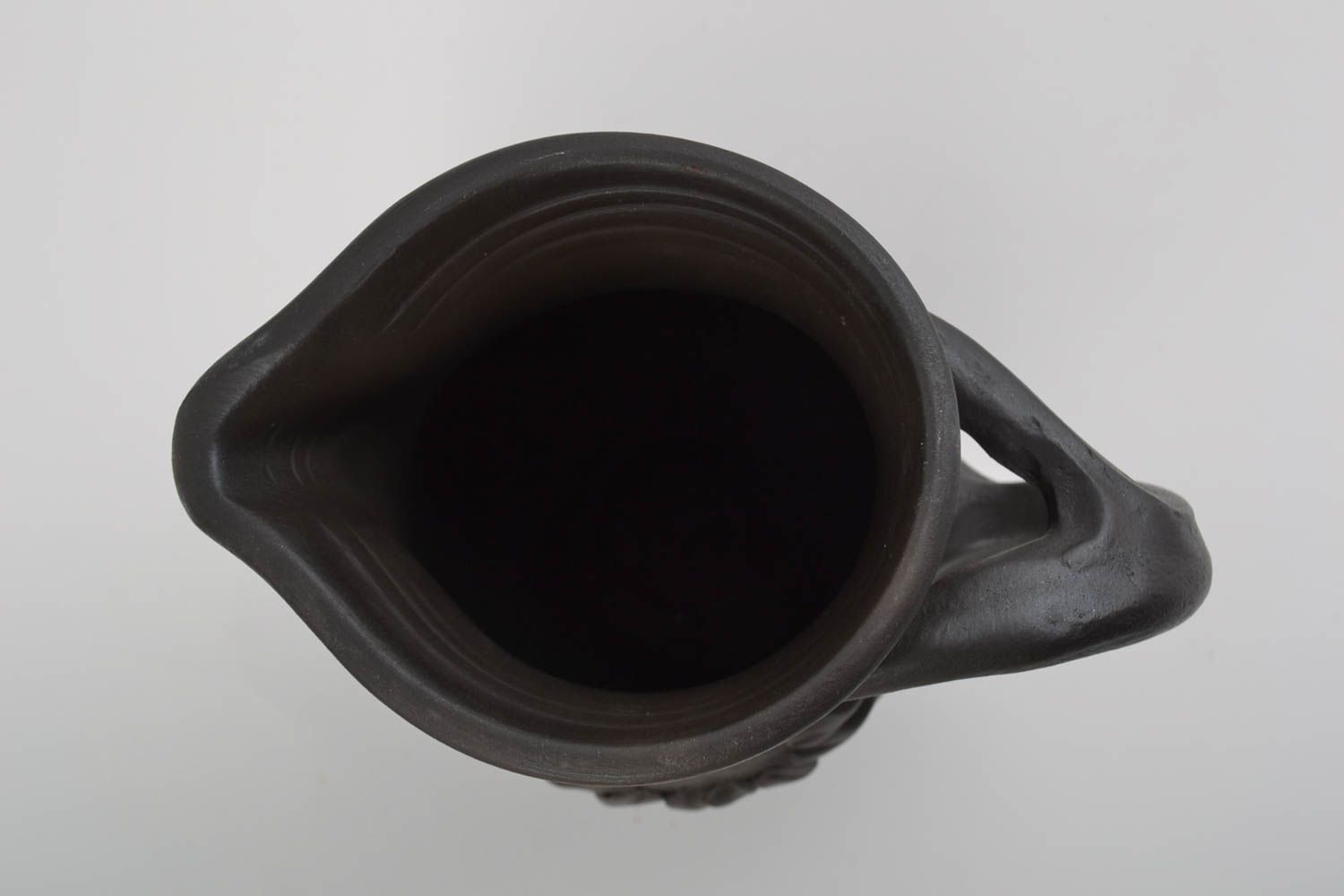 Глиняный кувшин для воды с подсолнухом черный ручной работы объемом 2 литра фото 3