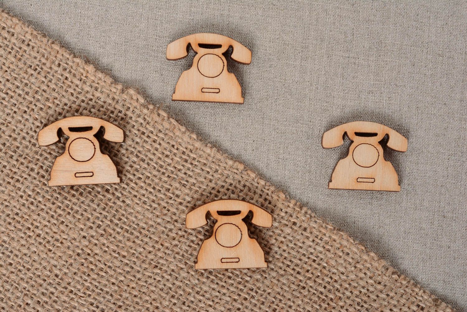 Holzklötzchen aus Blattholz in Form eines Telefons foto 4