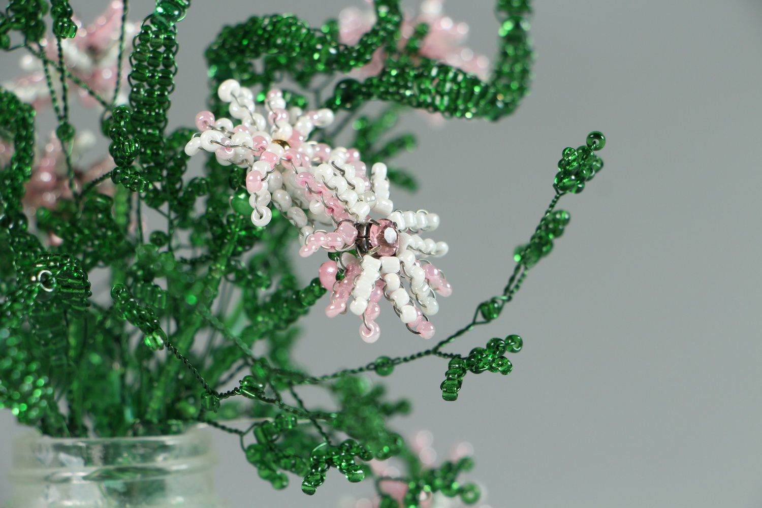 Декоративные цветы из бисера Маргаритки фото 2