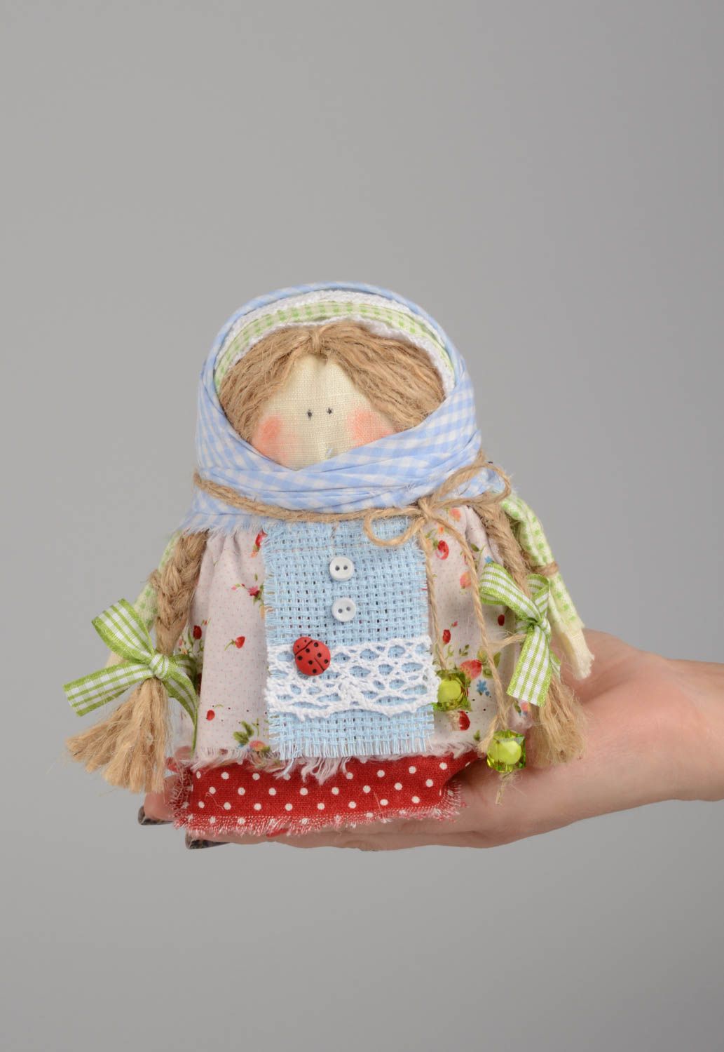 Игрушка кукла из ткани маленькая в этническом стиле красивая ручной работы фото 5