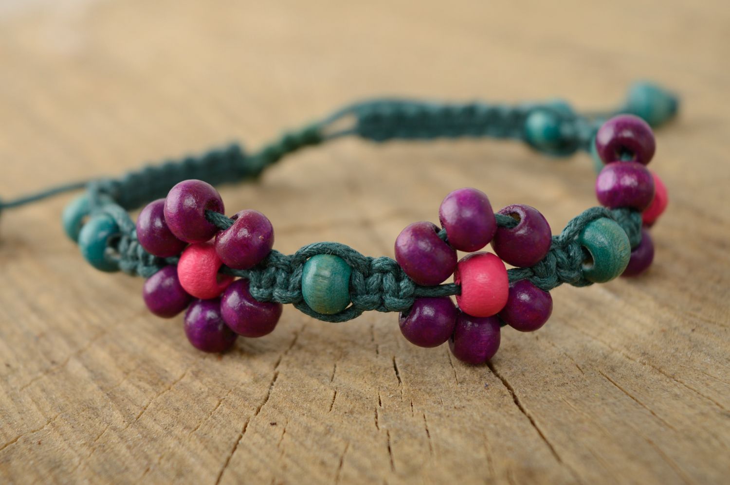 Bracelet en macramé lacet ciré et perles multicolores en bois fait main photo 1