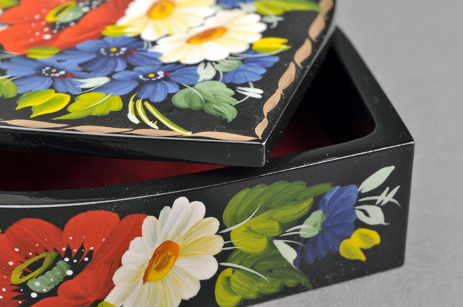 Caja de madera pintada a mano  “Amapolas, manzanillas y nomeolvides” foto 3