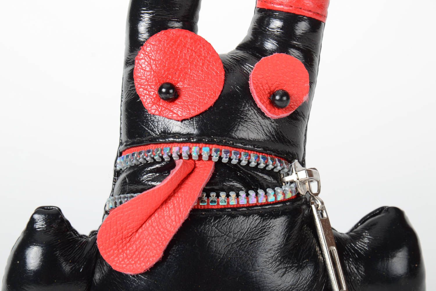 Игрушка ручной работы интерьерная игрушка декор для дома черная с красным фото 5
