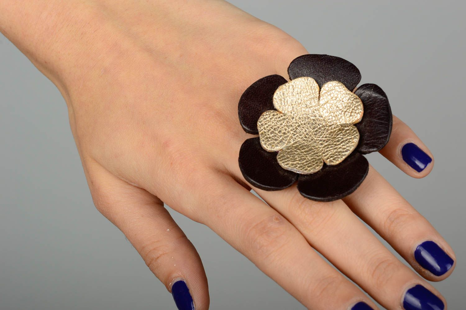 Handmade jewelry fashion rings leather goods designer accessories flower jewelry photo 2