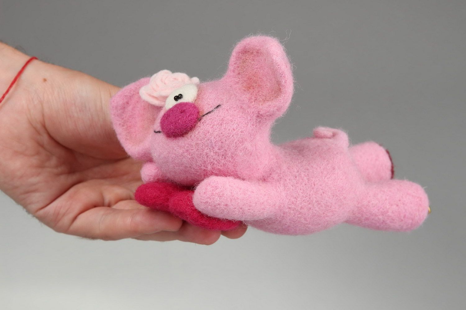 Soft toy made from wool Pig in love photo 4