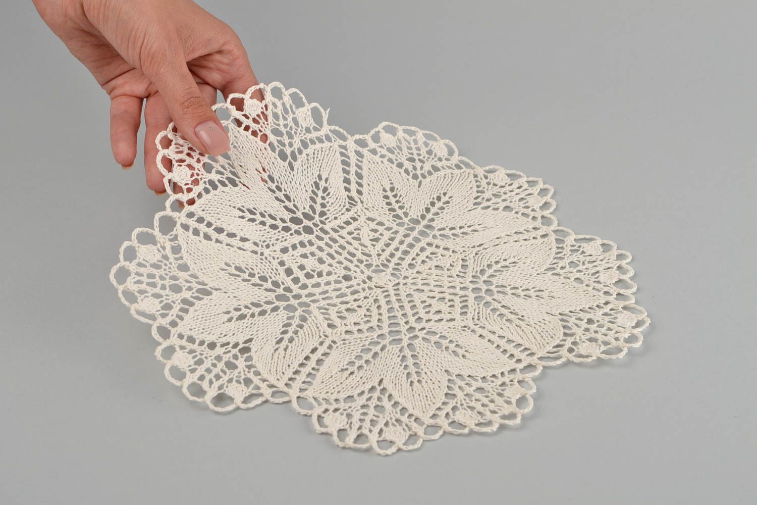 Салфетка декоративная изделие ручной работы салфетка вязаная спицами снежинка фото 2