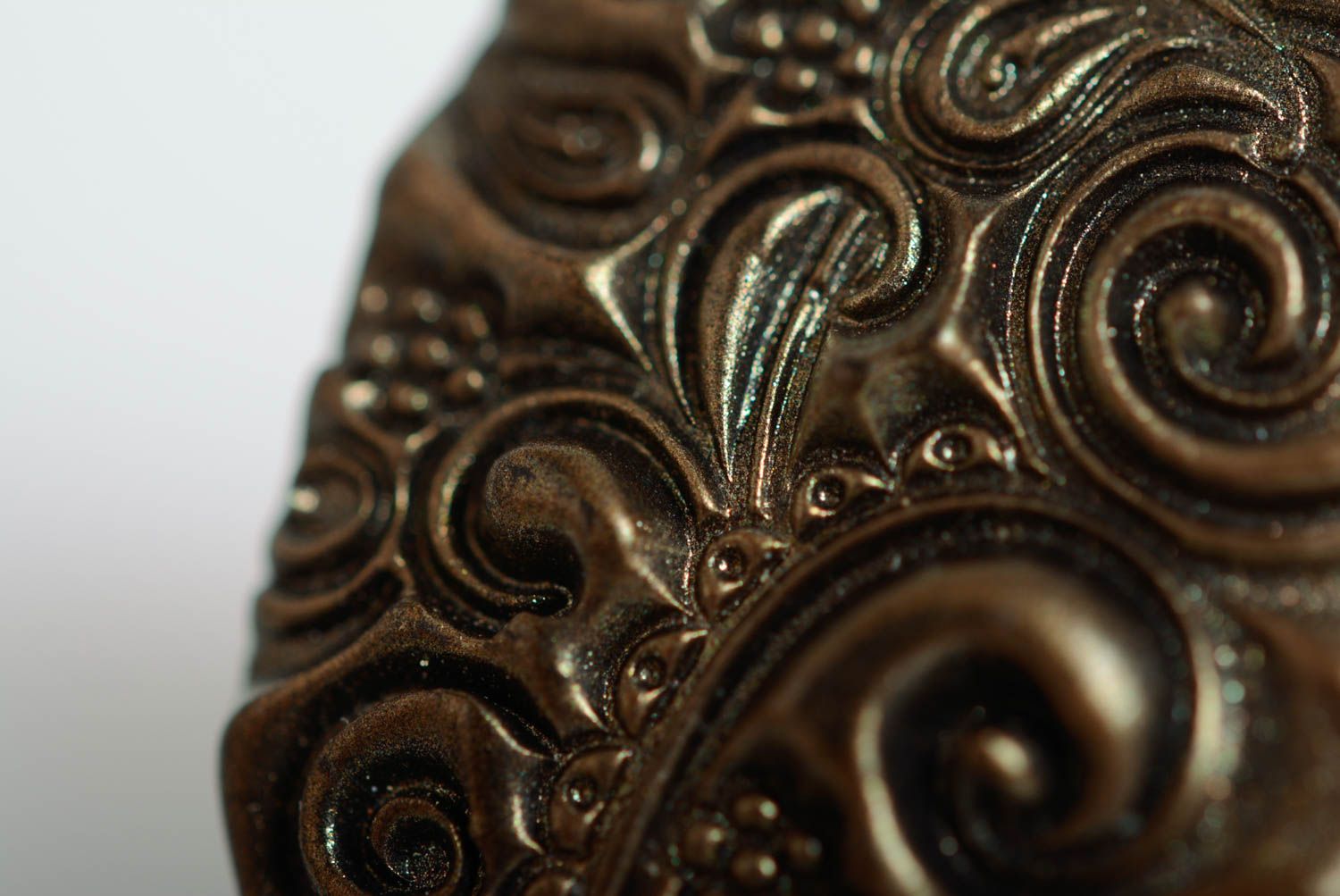Massiver handgemachter ovaler Ring aus Polymerton mit Muster in Braun stilvoll foto 4
